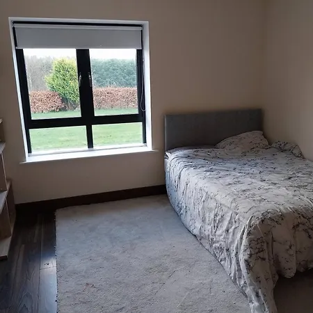 Large Overlooking Tranquil Village Kerry Ferienhaus *