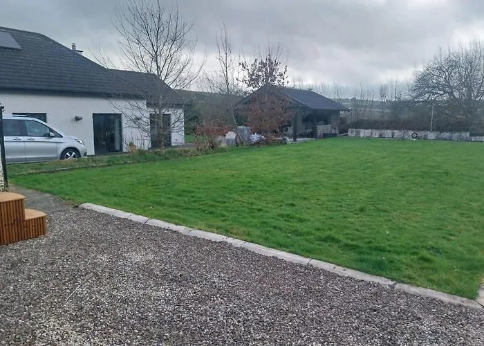 Large Overlooking Tranquil Village Kerry *